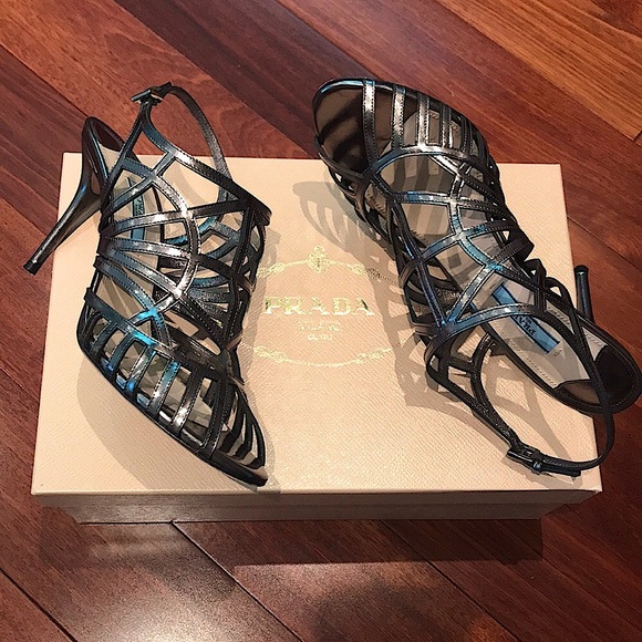 Prada heels - Picture 2 of 11